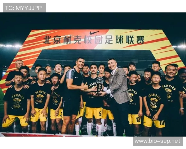 退役足球明星畅谈职业生涯与未来发展展望的深度采访内容