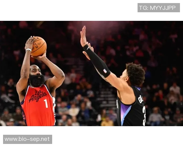 哈登在对阵雄鹿的比赛中展现出超凡实力,砍下42分引领球队胜利 哈登在对阵雄鹿的比赛中展现出超凡实力,砍下42分引领球队胜利